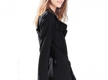 Wanted : un trench liquide noir Zara