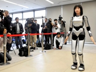 Ucroa, le premier robot mannequin 