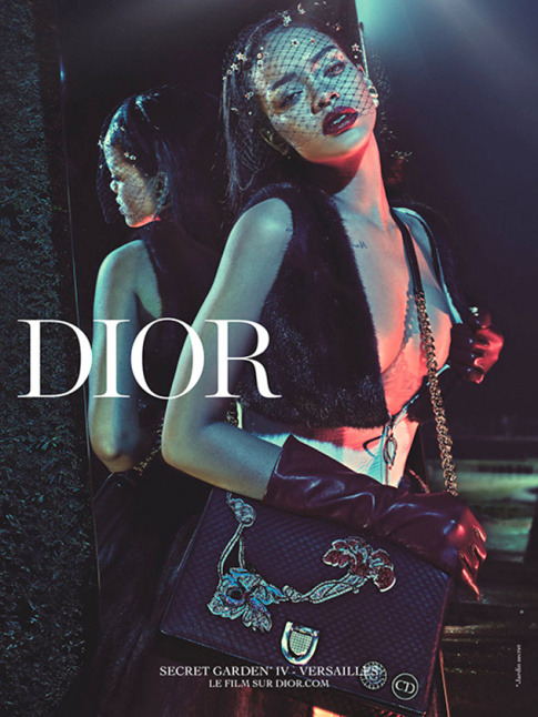 Rihanna pose pour Dior