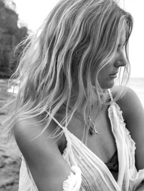 La tunique de plage, ou comment rchauffer son bikini triangle