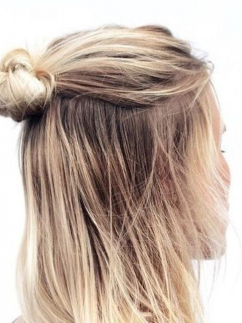 Le demi-chignon, la parfaite coiffure estivale !
