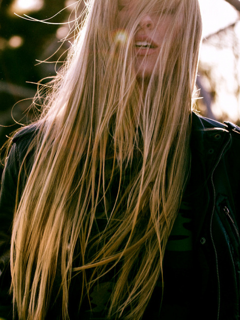 Wanted : des cheveux trs trs longs !