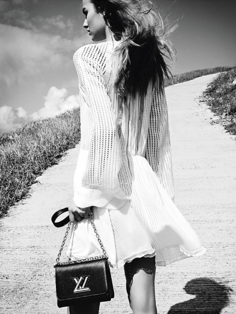 La parfaite petite robe blanche vue par Nicolas Ghesquire