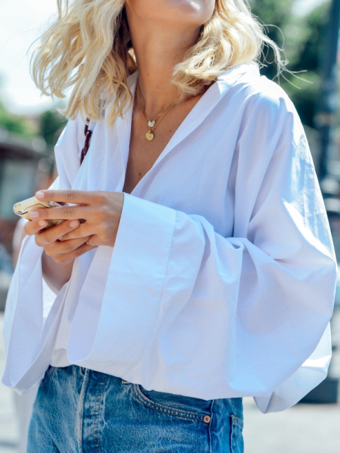 On aime quand la chemise blanche se rinvente !