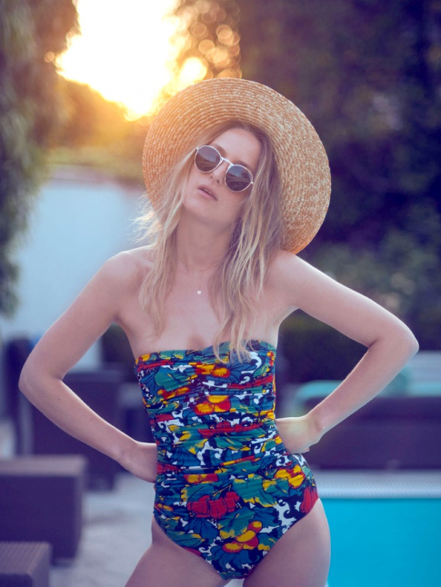 Pliss et joliment imprim, ce maillot une pice nous donne envie de bouder les bikinis !