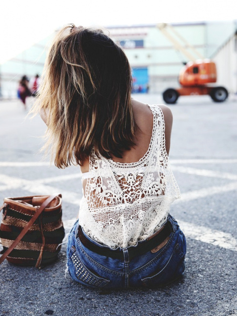 Top en crochet + short en jean type 501 = le bon mix