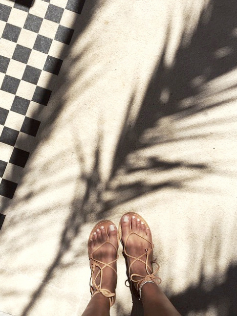 Wanted : une paire de sandales minimalistes  lacets