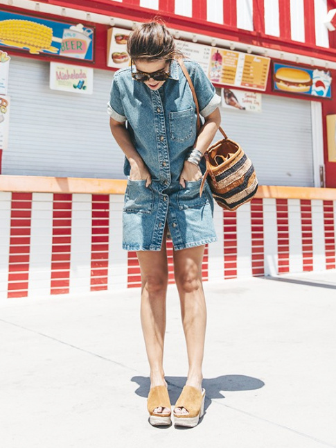 On aime quand la chemise en jean se dcline en mini robe !