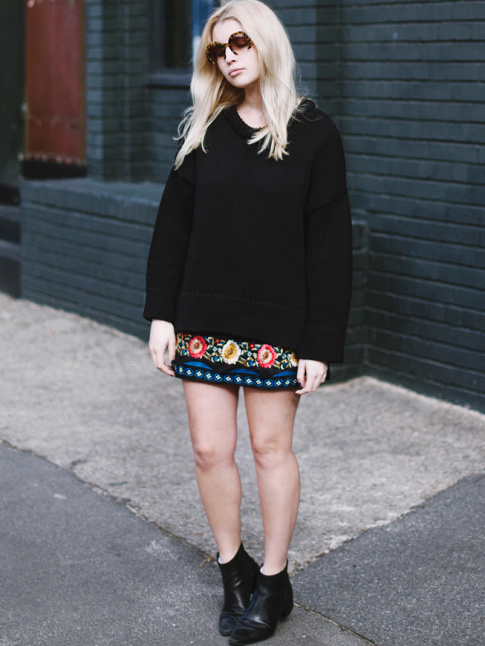 Ds la rentre, on pense  tlescoper gros pull et mini jupe brode