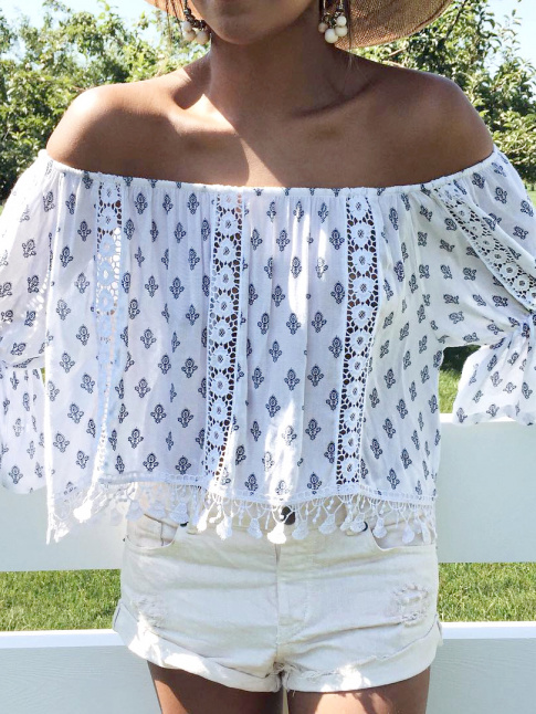 Wanted : un top bohme  encolure Bardot  porter avec un bronzage caramel