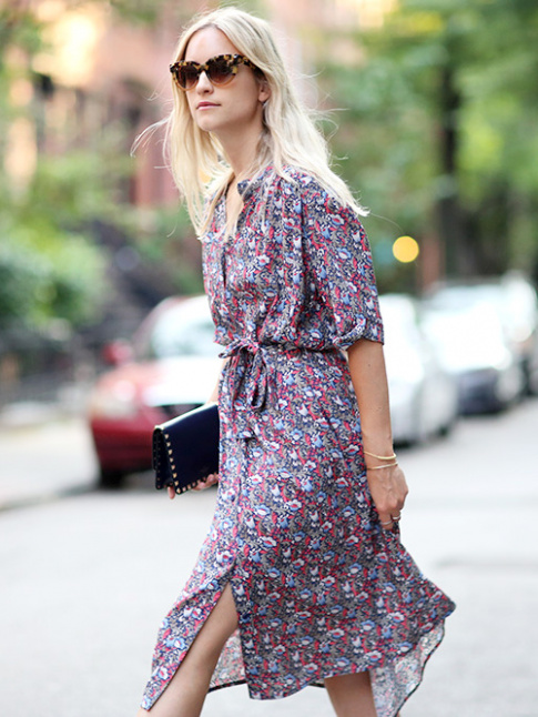 Robe fleurie lgre + pochette rock = le bon mix