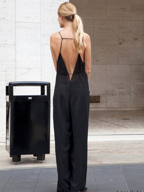 La combi-pantalon dos nu, une bonne alternative  la longue robe noire !
