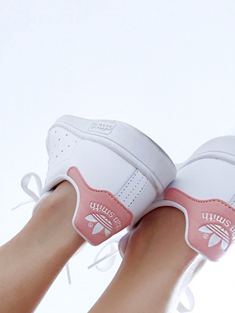 Le rose light sied particulirement bien aux Stan Smith !