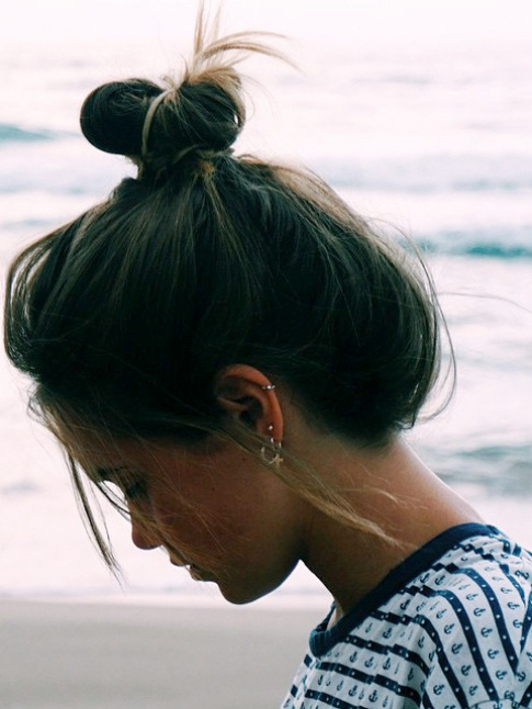 Wanted : des cheveux longs, afin de pouvoir faire ce genre de chignon...