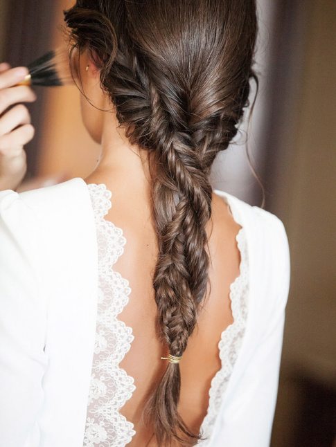 Pour changer du chignon loose, on pense  la double tresse pi  torsader