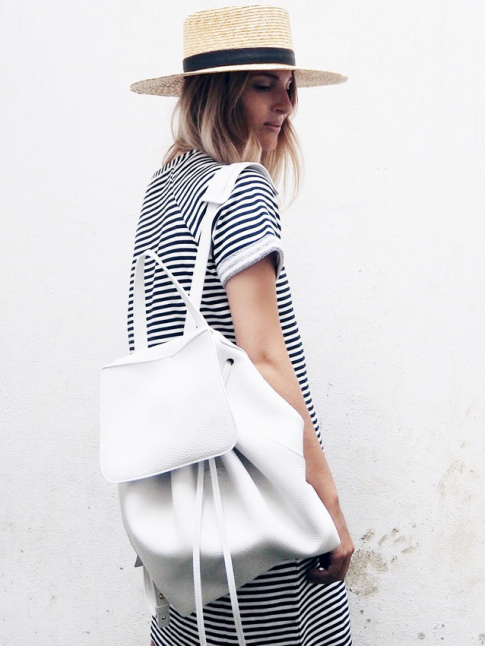 Robe marinire + canotier + maxi sac  dos blanc = le bon mix