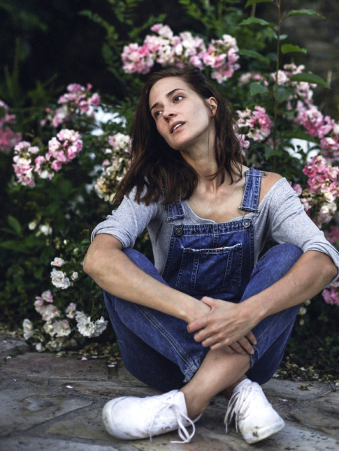 Salopette en jean + top gris casual dcollet = le bon mix