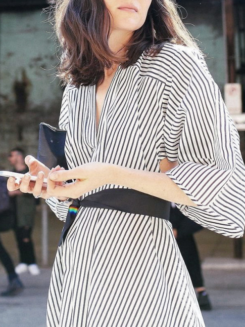 Rayures marinire + dcoupes fminines = la parfaite robe estivale