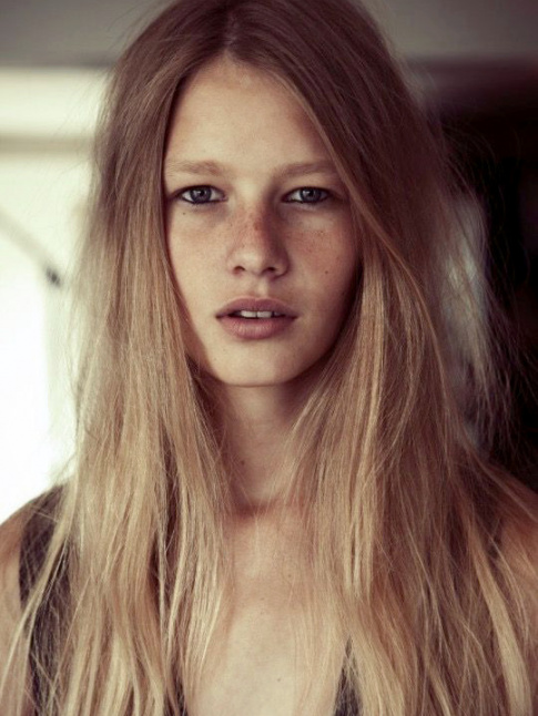 Sofia Mechetner, la trs jeune - 14 ans - mannequin qui monte