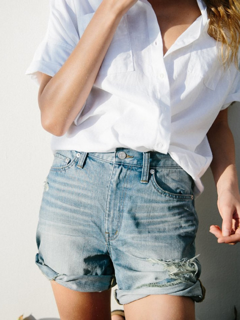 Les jeans taille haute font de parfaits shorts !