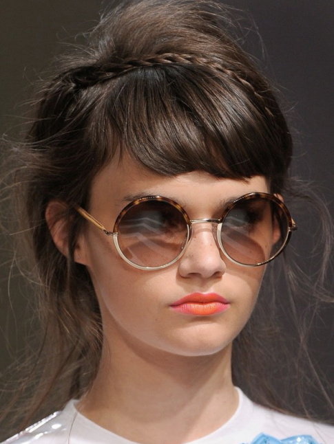 Frange + fine tresse = le bon mix