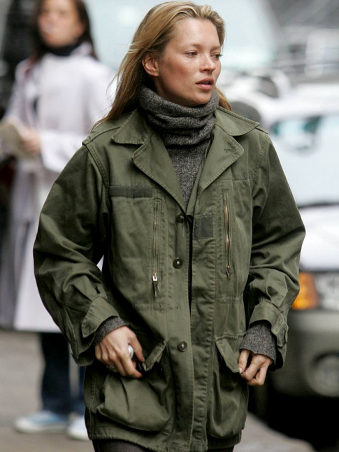 On piquerait bien  Kate Moss sa veste militaire !