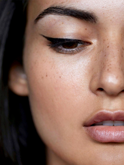 Oui au trait d'eye-liner audacieux !
