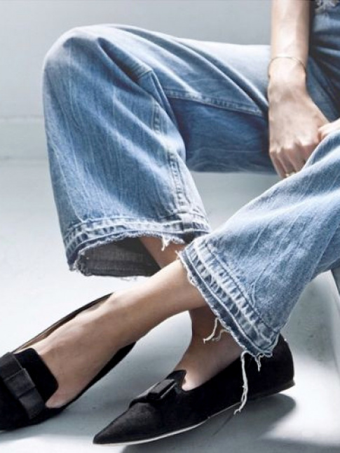 Jean large + slippers pointues = le bon mix