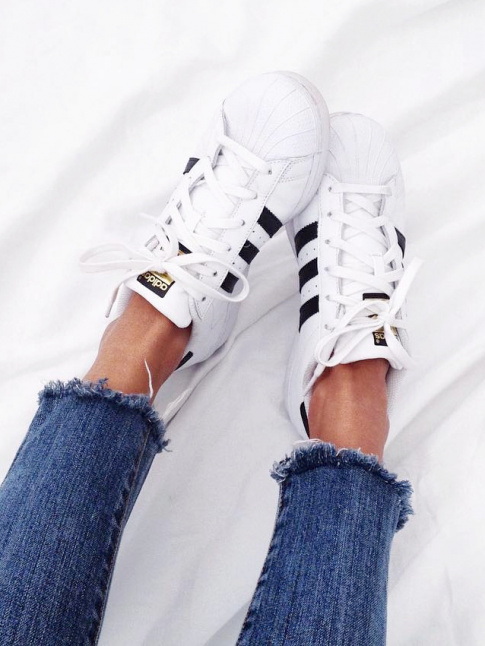 Baskets Adidas Superstar + slim coup court sur la cheville + chevilles bronzes = le bon mix