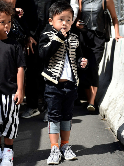 On piquerait bien sa veste  brandebourgs  ce petit fashionisto !