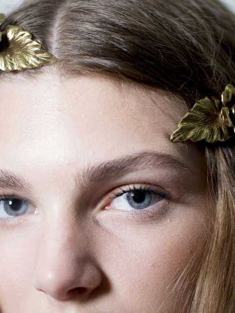 Avec leur faux airs de head band, les barrettes Rodarte tirent leur pingle du jeu !