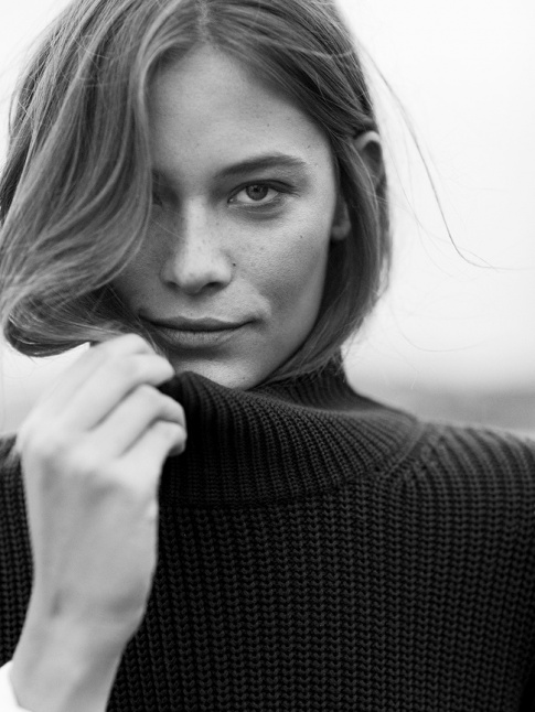 Oui aux cheveux glisss dans le pull !