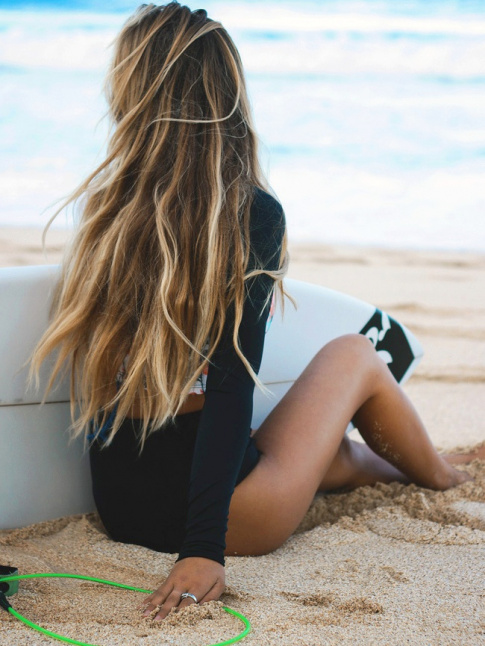 Wanted : une chevelure de surfeuse !