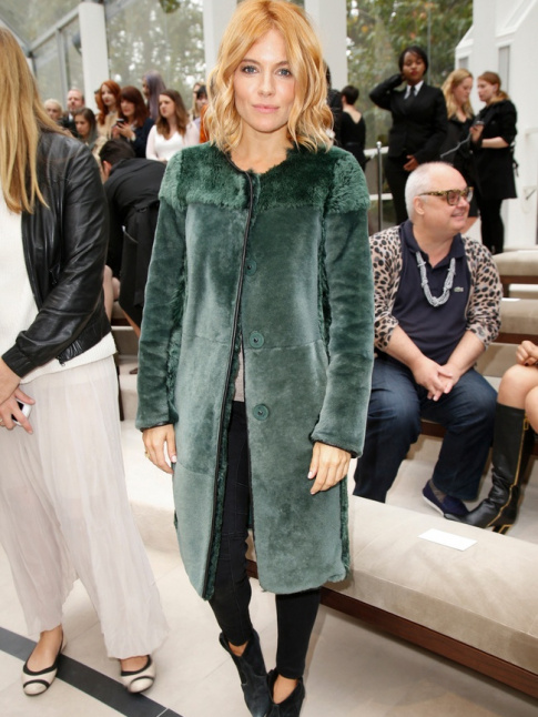Pour ou contre le nouveau blond trs fonc de Sienna Miller ?