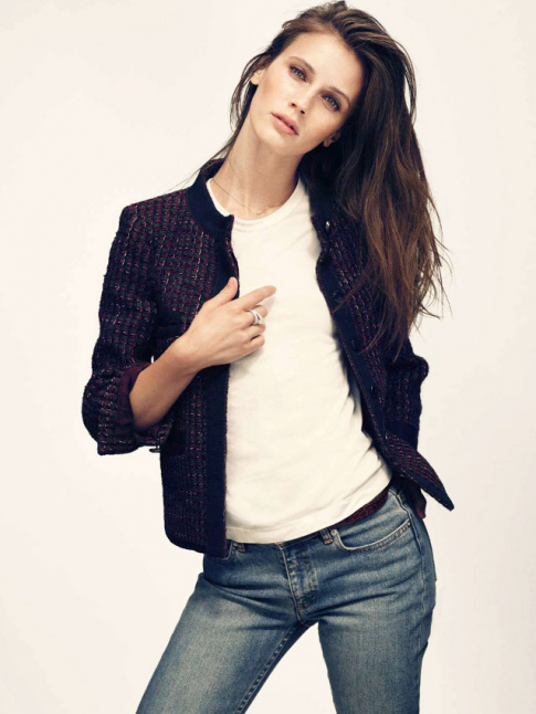 On devrait toujours porter nos vestes Chanel avec un tee-shirt ;)