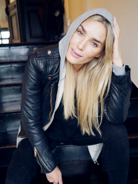 Perfecto en cuir noir + fin sweat  capuche = le bon mix