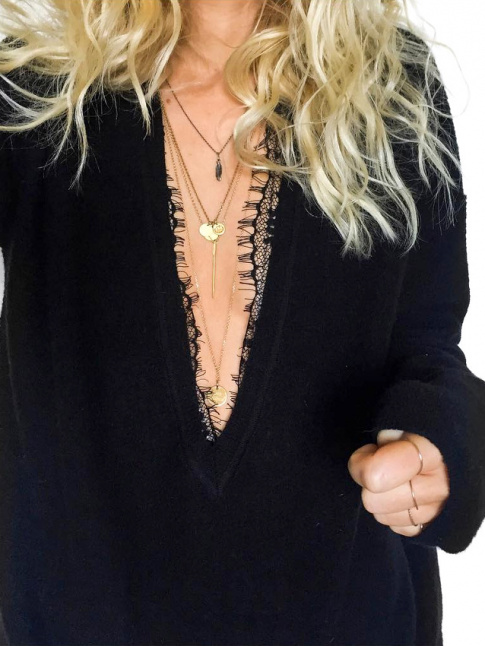 Pour ou contre le pull V ultra profond ?