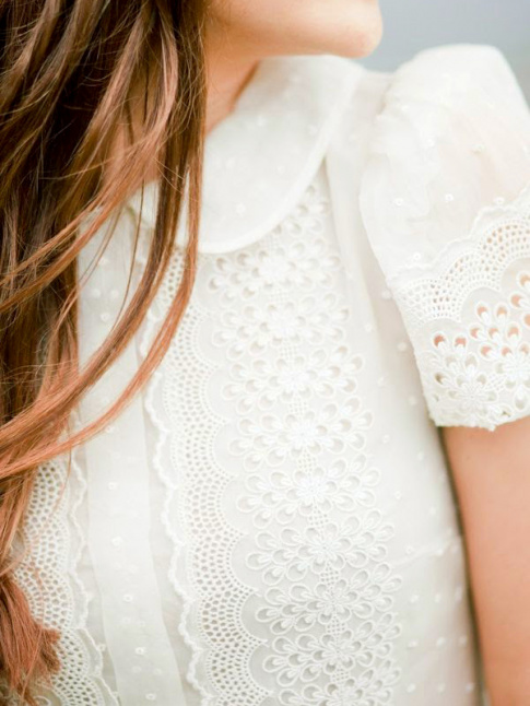 Wanted : un chemisier en dentelle et plumetis