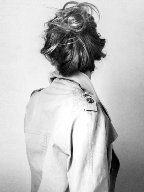 Chignon coiff/dcoiff + trench = le bon mix