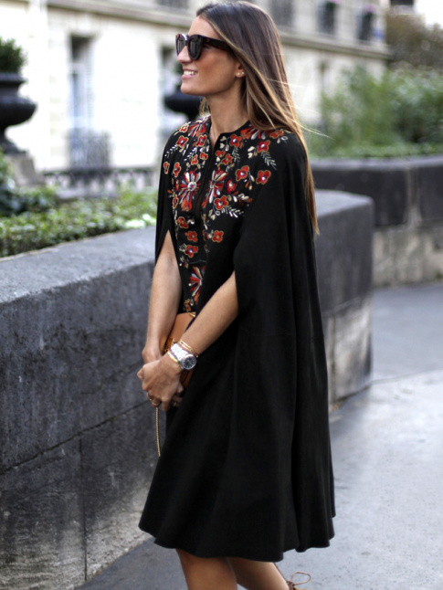 lgante et finement bohme, cette cape brode Antik Batik a tout bon !