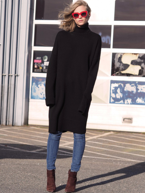Robe pull col roul noire + slim + boots  talons + lunettes de soleil rouges = le bon mix