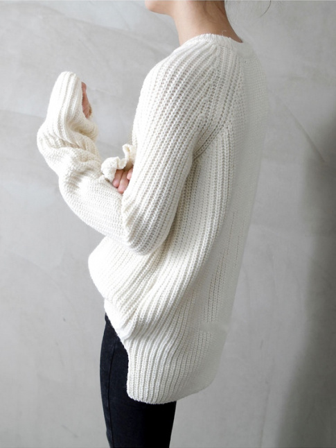 Wanted : un pull blanc  manches longues un brin long