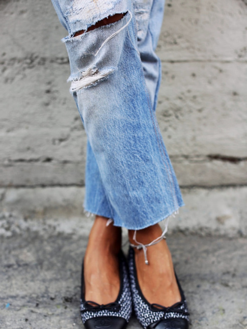 Jean boyfriend destroy coup court sur la cheville + ballerines ultra sages = le bon mix