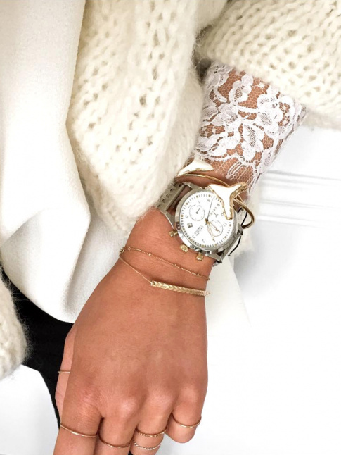 Grosse maille + dentelle + montre masculine = le bon mix