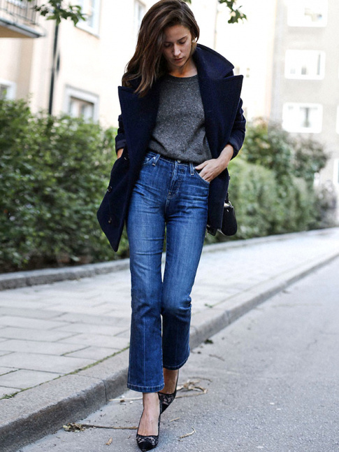 Jean taille haute 7/8 lgrement vas + caban + escarpins en dentelle = le bon mix