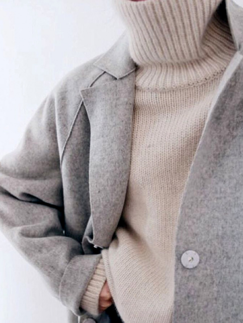 Plus que jamais cette saison, le pull col roul se porte le col droul