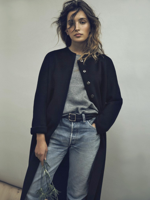 Oui aux cheveux froisss et lgrement onduls pour accompagner un look casual chic !
