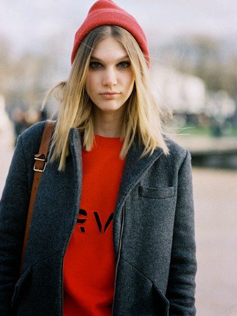 Rien de tel qu'un sweat pour twister un manteau masculin !