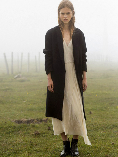 Pardessus masculin + robe thre + boots = le bon mix