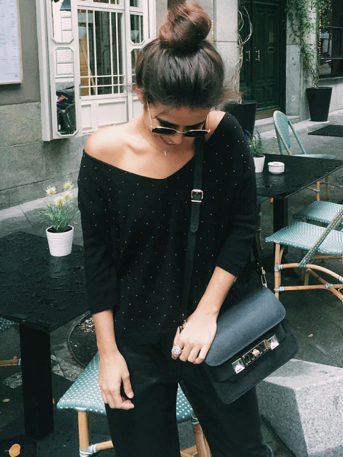 Oui au pull-over col V dnudant les paules !